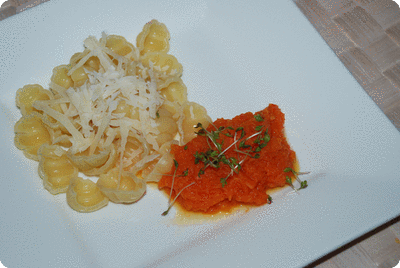 <a href="/recipes/173"><img alt="Titelsschrift" src="/system/rectitles/CAPS_Kürbis-Karotten-Püree.png?1267560386" /></a>