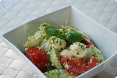 <a href="/recipes/222"><img alt="Titelsschrift" src="/system/rectitles/CAPS_Avocado-Mozzarella-Salat.png?1277323368" /></a>