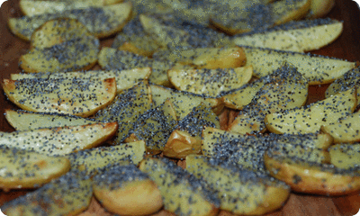 <a href="/recipes/223"><img alt="Titelsschrift" src="/system/rectitles/CAPS_Mohnkartoffeln.png?1277494623" /></a>