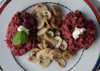 <a href="/recipes/42"><img alt="Titelsschrift" src="/system/rectitles/CAPS_Lila.png?1261750186" /><img alt="Titelsschrift" src="/system/rectitles/Reissalat.png?1261750186" /><img alt="Titelsschrift" src="/system/rectitles/und.png?1261750185" /><img alt="Titelsschrift" src="/system/rectitles/geschmorte.png?1261750186" /><img alt="Titelsschrift" src="/system/rectitles/Champignons.png?1261750186" /></a>