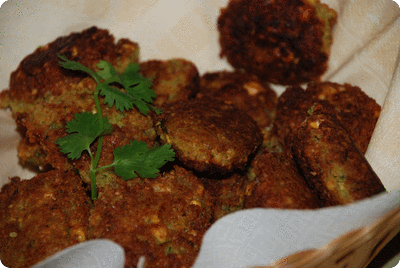 <a href="/recipes/238"><img alt="Titelsschrift" src="/system/rectitles/CAPS_Falafel.png?1280048983" /></a>