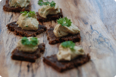 <a href="/recipes/241"><img alt="Titelsschrift" src="/system/rectitles/CAPS_Pumpernickel.png?1280861615" /><img alt="Titelsschrift" src="/system/rectitles/mit.png?1261750185" /><img alt="Titelsschrift" src="/system/rectitles/Tahini-Crème.png?1280861615" /></a>
