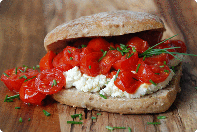 <a href="/recipes/246"><img alt="Titelsschrift" src="/system/rectitles/CAPS_Tomatensandwich.png?1281790717" /></a>