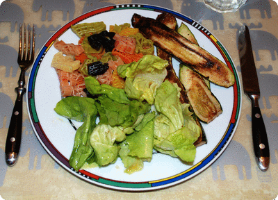 <a href="/recipes/47"><img alt="Titelsschrift" src="/system/rectitles/CAPS_Gebratene.png?1261750186" /><img alt="Titelsschrift" src="/system/rectitles/Zucchettistreifen.png?1261750186" /><img alt="Titelsschrift" src="/system/rectitles/mit.png?1261750185" /><img alt="Titelsschrift" src="/system/rectitles/bunten.png?1261750186" /><img alt="Titelsschrift" src="/system/rectitles/Nudeln.png?1261750186" /><img alt="Titelsschrift" src="/system/rectitles/und.png?1261750185" /><img alt="Titelsschrift" src="/system/rectitles/Salat.png?1261750186" /></a>