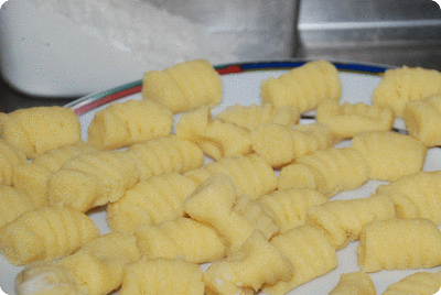 <a href="/recipes/292"><img alt="Titelsschrift" src="/system/rectitles/CAPS_Gnocchi.png?1269208440" /></a>