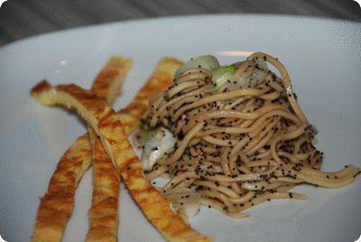 <a href="/recipes/307"><img alt="Titelsschrift" src="/system/rectitles/CAPS_Zwiebel-Mohn-Nudeln.png?1299009505" /></a>