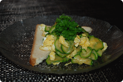 <a href="/recipes/320"><img alt="Titelsschrift" src="/system/rectitles/CAPS_Zucchetti-Rührei.png?1304014902" /></a>