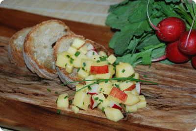 <a href="/recipes/323"><img alt="Titelsschrift" src="/system/rectitles/CAPS_Käse-Apfel-Salat.png?1304198715" /></a>