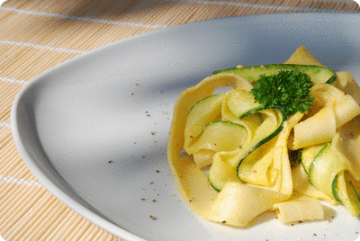 <a href="/recipes/328"><img alt="Titelsschrift" src="/system/rectitles/CAPS_Zucchetti-Nudeln.png?1304877315" /></a>