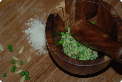 <a href="/recipes/59"><img alt="Titelsschrift" src="/system/rectitles/CAPS_Erbsenpesto.png?1272210959" /></a>
