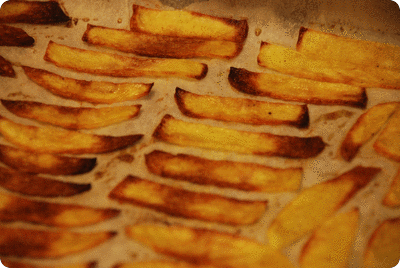 <a href="/recipes/345"><img alt="Titelsschrift" src="/system/rectitles/CAPS_Curry-Kartoffelsticks.png?1310293931" /></a>