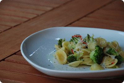<a href="/recipes/353"><img alt="Titelsschrift" src="/system/rectitles/CAPS_Orecchiette.png?1311018424" /><img alt="Titelsschrift" src="/system/rectitles/mit.png?1261750185" /><img alt="Titelsschrift" src="/system/rectitles/Broccoli.png?1269208716" /></a>