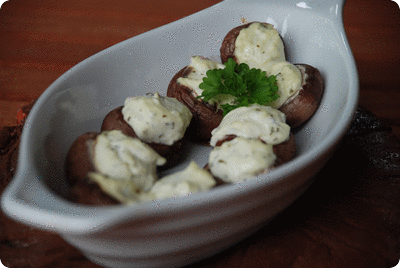 <a href="/recipes/75"><img alt="Titelsschrift" src="/system/rectitles/CAPS_Frischkäse-Champignons.png?1261750187" /></a>