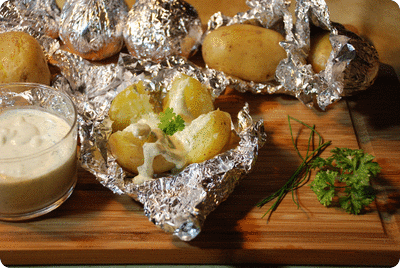 <a href="/recipes/370"><img alt="Titelsschrift" src="/system/rectitles/CAPS_Folienkartoffeln.png?1317327720" /></a>