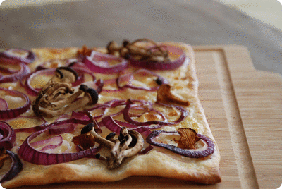 <a href="/recipes/437"><img alt="Titelsschrift" src="/system/rectitles/CAPS_Flammkuchen.png?1326622164" /><img alt="Titelsschrift" src="/system/rectitles/mit.png?1261750185" /><img alt="Titelsschrift" src="/system/rectitles/Pilzen.png?1349719602" /></a>
