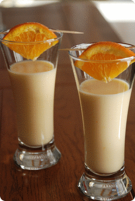 <a href="/recipes/440"><img alt="Titelsschrift" src="/system/rectitles/CAPS_Orangen-Joghurt-Drink.png?1351777158" /></a>