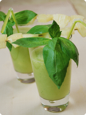 <a href="/recipes/443"><img alt="Titelsschrift" src="/system/rectitles/CAPS_Ananas-Basilikum-Vitaldrink.png?1352655322" /></a>