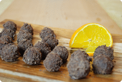 <a href="/recipes/460"><img alt="Titelsschrift" src="/system/rectitles/CAPS_Orangen-Truffes.png?1356253881" /></a>