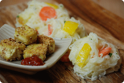 <a href="/recipes/463"><img alt="Titelsschrift" src="/system/rectitles/CAPS_Sesamtofu.png?1356728111" /><img alt="Titelsschrift" src="/system/rectitles/mit.png?1261750185" /><img alt="Titelsschrift" src="/system/rectitles/Glasnudelsalat.png?1356728111" /></a>