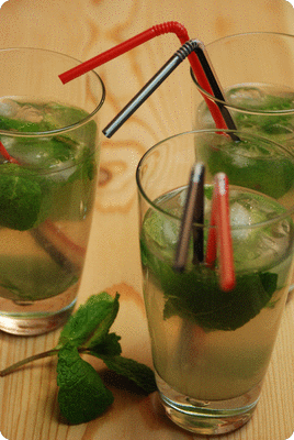 <a href="/recipes/485"><img alt="Titelsschrift" src="/system/rectitles/CAPS_Mojito.png?1361703778" /></a>