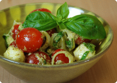 <a href="/recipes/505"><img alt="Titelsschrift" src="/system/rectitles/CAPS_Cherrytomatensalat.png?1373110856" /></a>