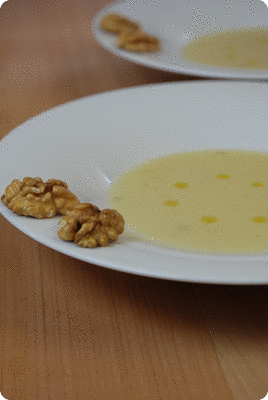 <a href="/recipes/547"><img alt="Titelsschrift" src="/system/rectitles/CAPS_Schwarzwurzelsuppe.png?1385829714" /><img alt="Titelsschrift" src="/system/rectitles/mit.png?1261750185" /><img alt="Titelsschrift" src="/system/rectitles/Trüffelöl.png?1385829714" /></a>