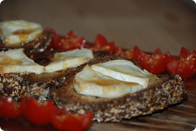 <a href="/recipes/548"><img alt="Titelsschrift" src="/system/rectitles/CAPS_Ziegenkäsebrötchen.png?1386262838" /></a>