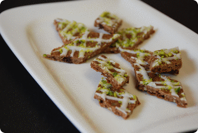 <a href="/recipes/551"><img alt="Titelsschrift" src="/system/rectitles/CAPS_Honig-Lebkuchen.png?1388062321" /></a>