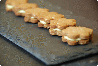 <a href="/recipes/552"><img alt="Titelsschrift" src="/system/rectitles/CAPS_Orangenguetsli.png?1388181456" /></a>