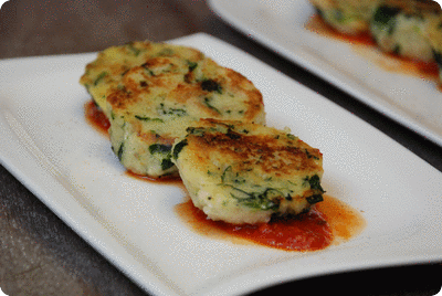 <a href="/recipes/574"><img alt="Titelsschrift" src="/system/rectitles/CAPS_Gebratene.png?1261750186" /><img alt="Titelsschrift" src="/system/rectitles/Spinatknödel.png?1391174755" /></a>