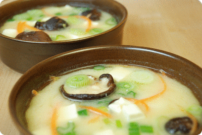 <a href="/recipes/586"><img alt="Titelsschrift" src="/system/rectitles/CAPS_Misosuppe.png?1398613460" /><img alt="Titelsschrift" src="/system/rectitles/mit.png?1261750185" /><img alt="Titelsschrift" src="/system/rectitles/Seidentofu.png?1398613460" /></a>