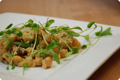 <a href="/recipes/589"><img alt="Titelsschrift" src="/system/rectitles/CAPS_Couscous-Kichererbsen-Salat.png?1399135273" /></a>