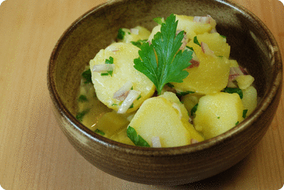 <a href="/recipes/645"><img alt="Titelsschrift" src="/system/rectitles/CAPS_Kartoffelsalat.png?1419884666" /></a>