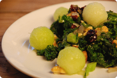 <a href="/recipes/681"><img alt="Titelsschrift" src="/system/rectitles/CAPS_Federkohl-Melonensalat.png?1437962252" /></a>
