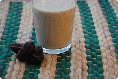 <a href="/recipes/687"><img alt="Titelsschrift" src="/system/rectitles/CAPS_Dattelmilchshake.png?1440029345" /></a>