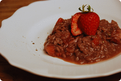 <a href="/recipes/692"><img alt="Titelsschrift" src="/system/rectitles/CAPS_Erdbeer-Rotwein-Risotto.png?1441656836" /></a>