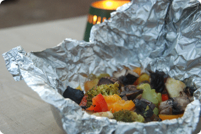 <a href="/recipes/749"><img alt="Titelsschrift" src="/system/rectitles/CAPS_Grillgemüsepäckli.png?1467786695" /></a>