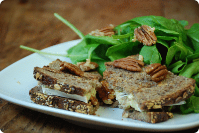 <a href="/recipes/769"><img alt="Titelsschrift" src="/system/rectitles/CAPS_Sandwich.png?1349719324" /><img alt="Titelsschrift" src="/system/rectitles/mit.png?1261750185" /><img alt="Titelsschrift" src="/system/rectitles/Apfel,.png?1481608786" /><img alt="Titelsschrift" src="/system/rectitles/Brie.png?1481178442" /><img alt="Titelsschrift" src="/system/rectitles/und.png?1261750185" /><img alt="Titelsschrift" src="/system/rectitles/glasierten.png?1284493935" /><img alt="Titelsschrift" src="/system/rectitles/Pekannüssen.png?1481178442" /></a>