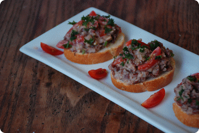 <a href="/recipes/789"><img alt="Titelsschrift" src="/system/rectitles/CAPS_Bohnen-Bruschette.png?1496100472" /></a>