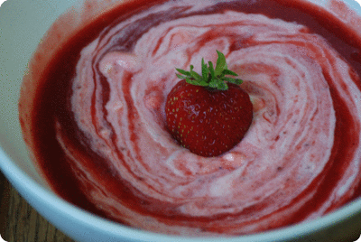 <a href="/recipes/792"><img alt="Titelsschrift" src="/system/rectitles/CAPS_Erdbeersauce.png?1499321518" /></a>